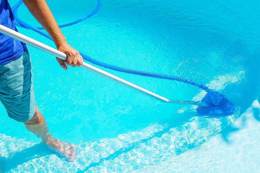 O Que é um Aspirador de Piscina e Como Ele Funciona?