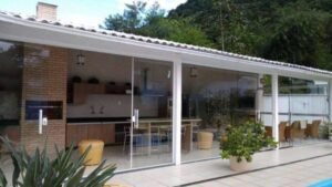 Edícula com Piscina: Como Transformar Seu Espaço em um Refúgio de Lazer e Conforto