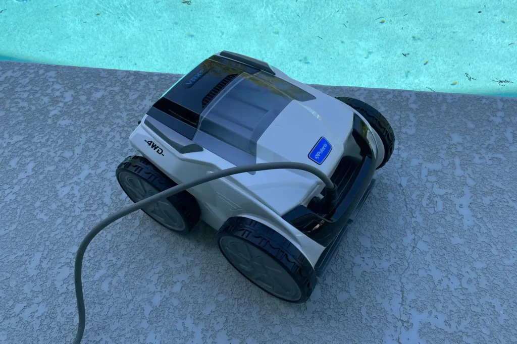 Benefícios do Uso de um Robo Aspirador de Piscinas