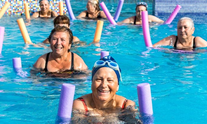 Usos Divertidos para o Macarrão de Piscina em Atividades Aquáticas